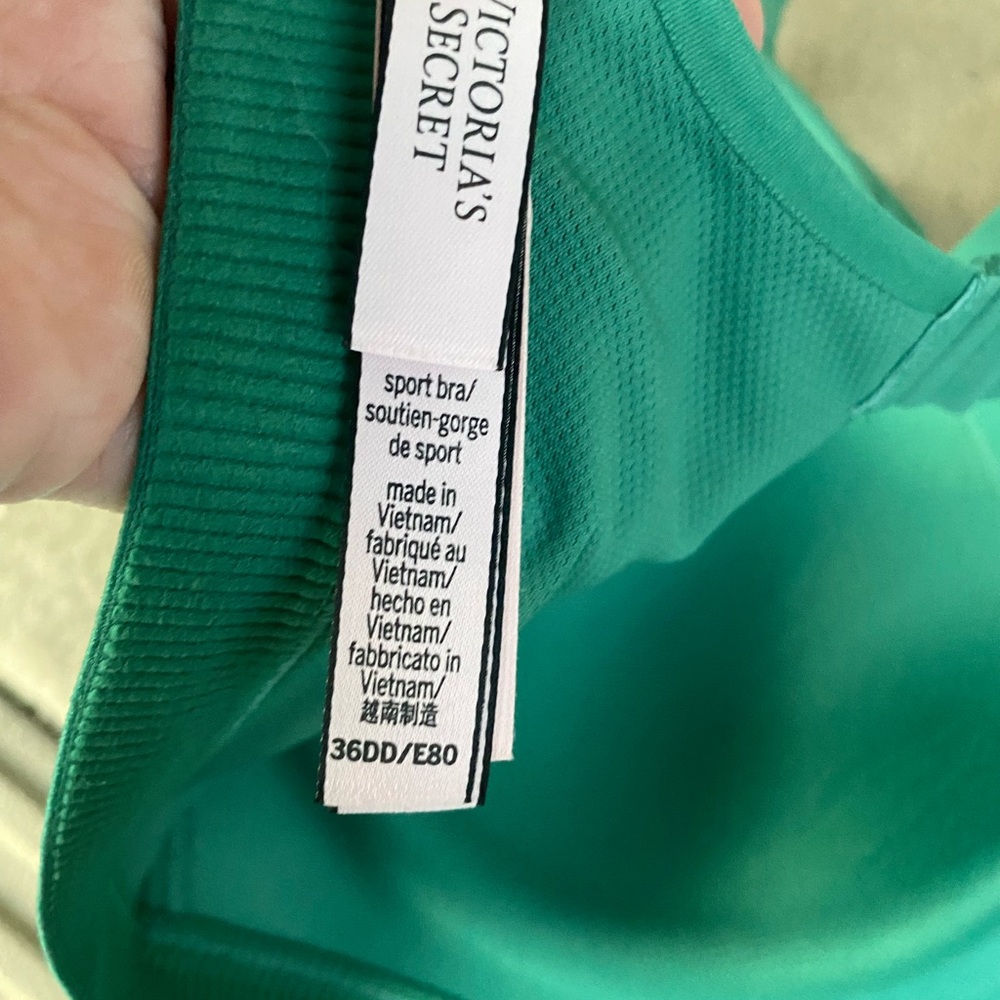 Victoria secret 36DD - Picture 2 of 4